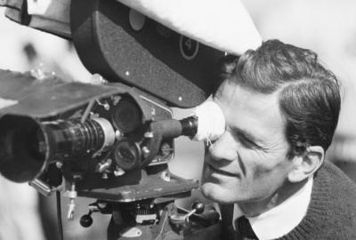 Imagen de Paolo Pasolini con una cámara