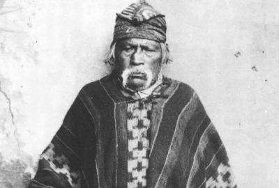 La imagen muestra una fotografía del mapuche Pascual Coña
