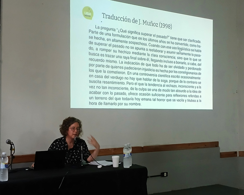 La imagen muestra a profesores durante el evento